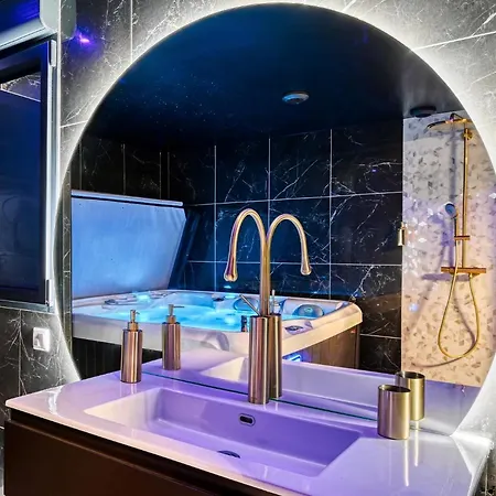 Σπίτι διακοπών Avec Jacuzzi Privatif *